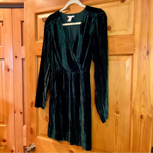 NWOT H&M Green Crushed Velvet Faux Wrap Dress Size 4* - Picture 5 of 10
